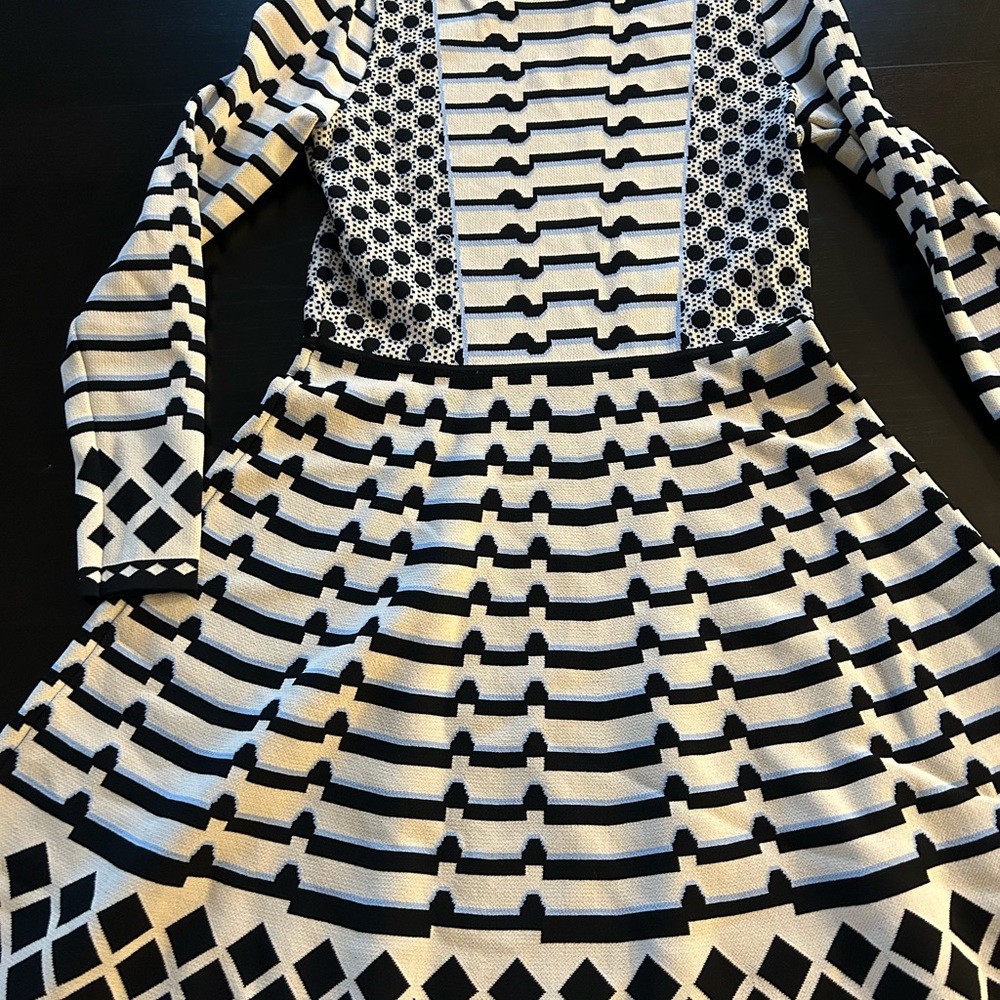 Beautiful Dress - Picture 3 of 6